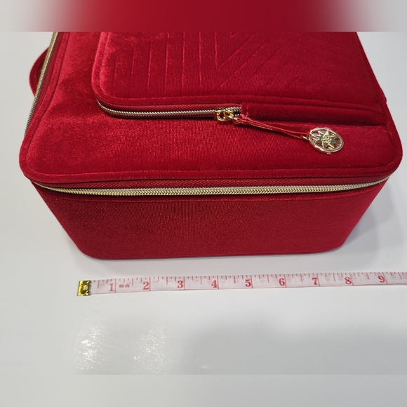 Estee Lauder Red Velvet Makeup Train Case 2023 Holiday Edition NEW - Picture 7 of 11